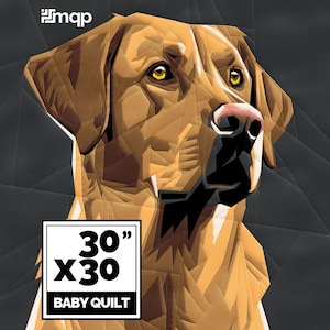 Pode incluir: Ilustração geométrica de um Labrador Retriever dourado. A imagem apresenta um edredom para bebé de 76 cm x 76 cm. Os olhos do cão são amarelos e o nariz rosa. O fundo é cinzento escuro.