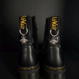 Bumble Bee Boot Charms – Goth Alt Punk Creature-sieradenaccessoire