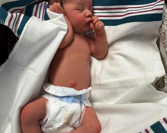 Fullbody platina siliconen babyjongen: custom newborn met open mond