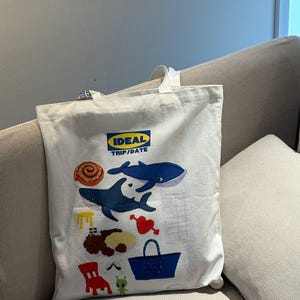 Ideal inspirado na bolsa e cordão da IKEA, BLÅHAJ, BLÅVINGAD, AFTONSPARV, almôndegas. Suécia, alienígena, tubarão, baleia