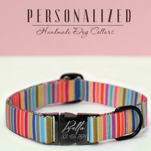 K&ouml;nnte beinhalten: Ein farbenfrohes gestreiftes Hundehalsband mit einer schwarzen Schnalle und einem personalisierten Anh&auml;nger mit der Aufschrift "Bella 321-456-7874".