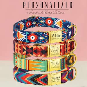 Puede incluir: Cuatro collares personalizados hechos a mano para perros con coloridos patrones geométricos. Cada collar presenta una hebilla dorada con un nombre y número de teléfono grabados. El collar superior dice "WHITE" y el inferior "CHARLIE CALL MY MOM". El texto "PERSONALIZED Handmade Dog Collars" está en la parte superior.