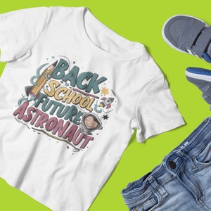 Camiseta del futuro astronauta de regreso a la escuela, camiseta para niños de aventura espacial, camisa de dibujos animados vibrante, gráfico divertido, ropa juvenil, regalos para niños