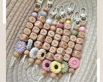 Llavero personalizado con nombre y flores: etiqueta para mochila escolar con cuentas