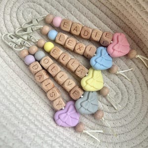 Porte-clés personnalisé, porte-clés coeur noeud, porte-clés en perles, cartable, étiquette de sac d'école - cadeau de demoiselle d'honneur, bas de Noël, amitié