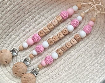 Personalisierte Baby Schnullerkette: rosafarbene Häkel- & Silikonperlen, Schnullerkette mit Namen aus Holz