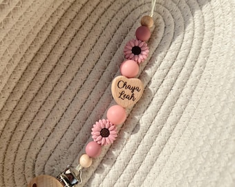 Personalised flower daisy dummy clip: engraved bead pacifier chain