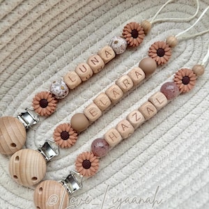 Schnullerkette Schnullerkette Gänseblümchen in braun, verziert mit Blümchen und Glitzerperlen