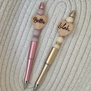 パーソナライズされた刻印ペン、ビーズペン、カスタム教師ギフト、花嫁介添人ギフト、友情ギフト、ブライダルパーティー、結婚式のゲストブックペン