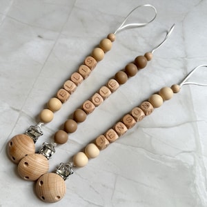 Clip para chupete personalizado, letra de madera, beige neutro, estilo boho, cuentas de silicona, soporte para chupete, cadena para chupete, personalizado, clip para chupete