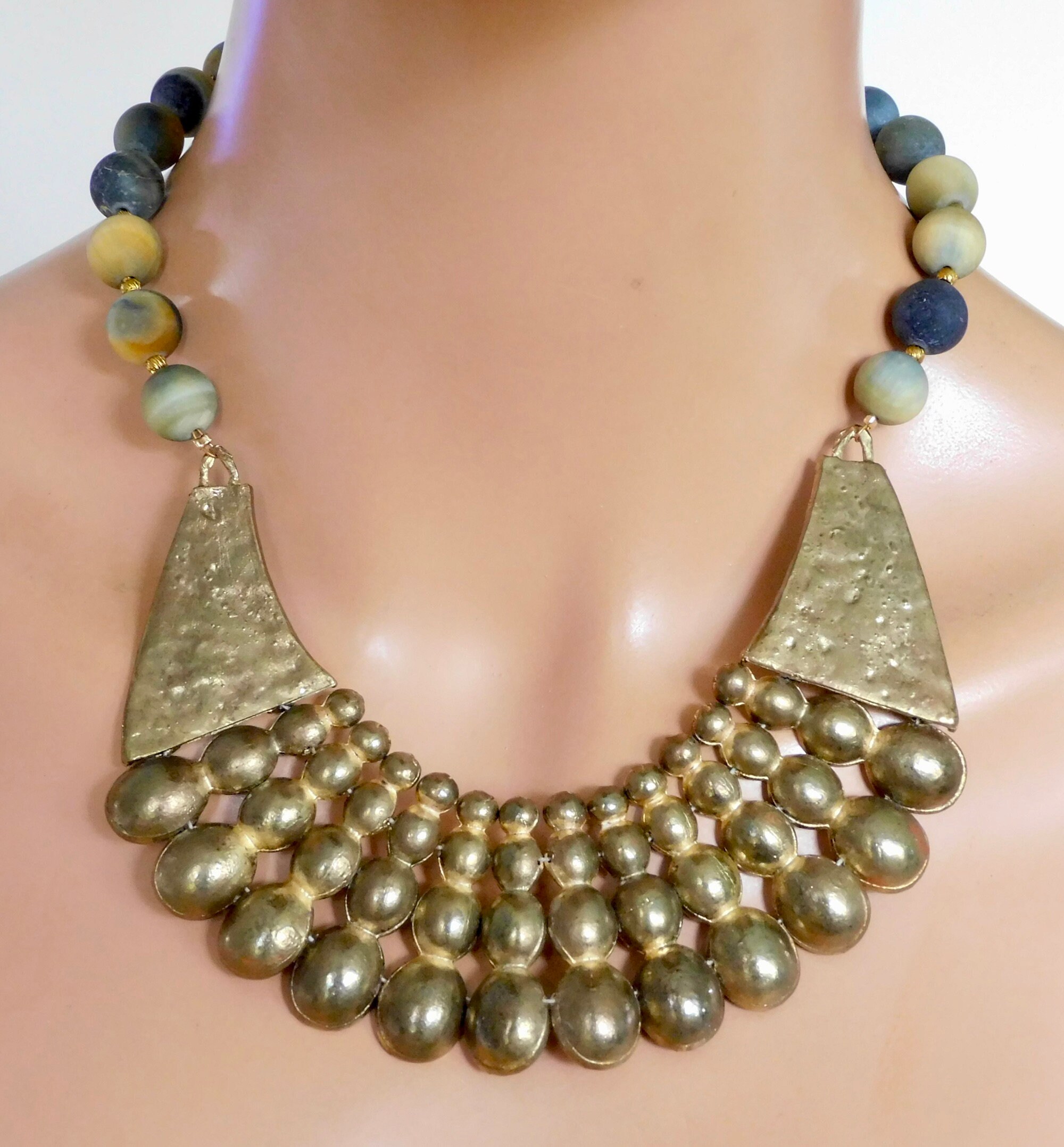 Collier Plastron Ancien Inspiration Cléopâtre – Couleur Turquoise – Occasion