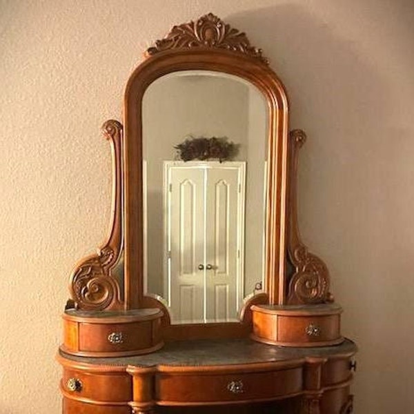 Beautiful Vanity with mirror - (FREE SHIPPING within continental USA)