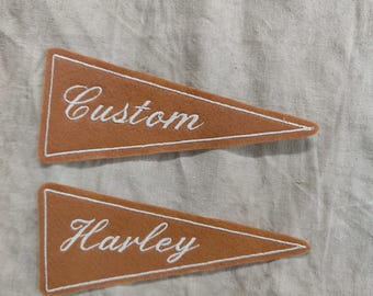 Custom Pennant Patch – Vintage Style Embroidered Felt Badge – Personalised Sew On Patch for Jackets, Bags, or Wall Display