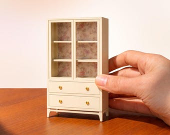 Modèle d'armoire miniature à l'échelle 1:12 SVG et PDF | Meuble de bricolage floral crème, meuble de maison de poupée imprimable