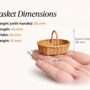 Dimensions of a 1:12 scale dollhouse miniature woven oval basket with handle shown on a hand. The DIY miniature basket measures 45 mm length, 25 mm width, 15 mm height, and 30 mm height with handle, demonstrating the size of the dollhouse basket for miniature crafting.