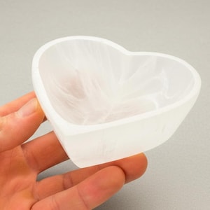 Misa do ładowania z kryształu selenitu: ręcznie rzeźbiony kryształ czyszczący klasy A – z Maroka