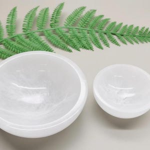 Tigela de Cristal de Selenita para Energizar: Cristal de Limpeza Talhado à Mão de Grau A - Originária de Marrocos Round