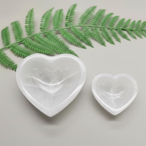Tigela de Cristal de Selenita para Energizar: Cristal de Limpeza Talhado à Mão de Grau A - Originária de Marrocos Heart