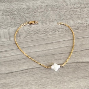14k Gold Filled Clover Bracelet: Mother of Pearl Four Leaf Charm
