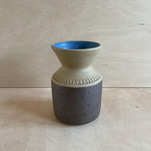 Wazon z kamionki Soholm Søholm Zrównoważony pomysł na prezent z drugiej ręki Skandynawska inwestycja Wazon z połowy wieku Duński design Ręcznie robiony ceramiczny pomysł na prezent Lata 70.