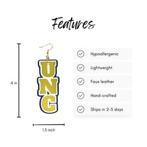 K&ouml;nnte beinhalten: Goldene UNC-Ohrringe mit blauem Besatz. Die Ohrringe sind 10 cm lang und 3,3 cm breit. Sie sind aus Kunstleder gefertigt und hypoallergen, leicht und handgefertigt.
