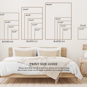 Puede incluir: Una gu&iacute;a de tama&ntilde;os de impresi&oacute;n con diferentes tama&ntilde;os y proporciones para impresiones. La gu&iacute;a muestra tama&ntilde;os que van desde 8x10 pulgadas hasta 30x40 pulgadas. El texto "PRINT SIZE GUIDE" est&aacute; en la parte inferior de la imagen. El texto "Tenga en cuenta que no todos los tama&ntilde;os que se muestran est&aacute;n en la lista, pero en la mayor&iacute;a de los casos se pueden hacer disponibles a trav&eacute;s de una lista personalizada." est&aacute; debajo del t&iacute;tulo.