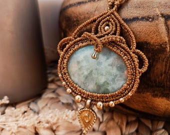 Macrame pendant with seraphinite – Calm, connection and natural harmony