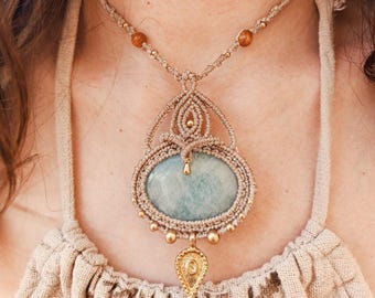 Macrame pendant with aquamarine – Calm and authenticity