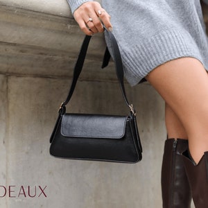 Chic Black Vegan Leather Baguette Bag for Women - Minimalist Shoulder Handbag - Stylish Leather Purse - Gift for Her