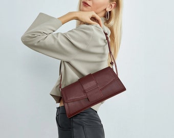 Burgunderfarbener Damen Geldbeutel aus Veganem Leder - Elegante Baguette Tasche - Bordeaux Umhängetasche - Minimalistische Handtasche