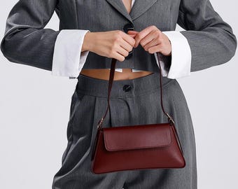 Burgundy Vegan Leather Baguette Bag – Minimalist Shoulder Handbag (25x13x5 cm)