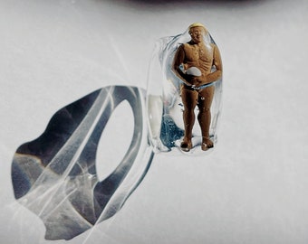 Harsring voor dames. Origineel ontwerp. Handgemaakte ring. Miniatuurring. Harssieraad. Cadeau voor haar. Donald Trump.