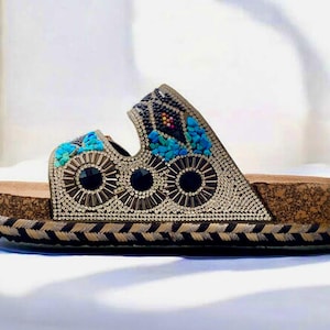 Handgefertigte marokkanische Sandalen mit Perlen | Böhmische Strass-Sommerpantoffeln | Ethno-Slides für Frauen
