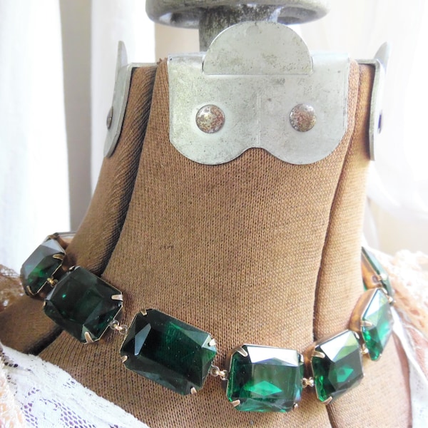 emerald statement necklace, anna wintour necklace, georgian collet, collet necklace, green statement necklace, green choker, J. Crew.