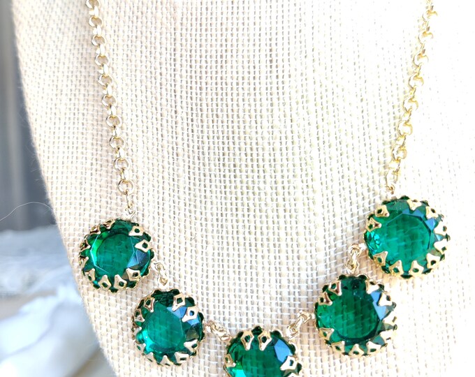 Emerald Green Crystal Necklace: Vintage Style Gold Collet Necklace