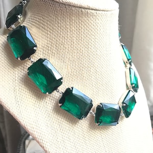 Green statement necklace, anna wintour collet necklace, georgian collet, emerald necklace, green statement necklace, green choker, J. Crew.