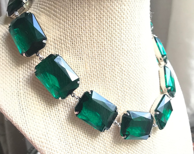 Emerald Green Collet Necklace: Georgian Style Statement Jewelry