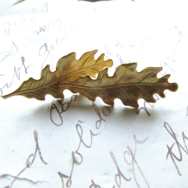 ittle gold oak leaf post earrings, woodland earrings, bridal earrings, rustic earrings, leaf earrings, gold stud earrings, oak leaves.