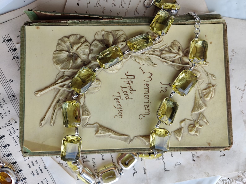Anna Wintour pale yellow statment necklace, Anna wintour Inspired, light yellow vintage necklace, georgian collet neckLaces image 9