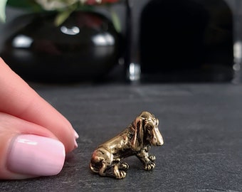Basset hound dog miniature Vintage brass animal figurine Dog miniature for desktop decoration Gifts for dog lovers