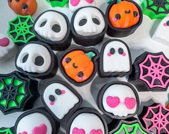 Cute Spooky Halloween Fidget Clicker Keychain | Ghost Pumpkin Skeleton Spiderweb | Class Party Favors | 3D Printed | Fidget Toy | Sensory