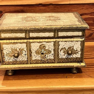 Vintage Italian Florentine Wood Jewelry Box Gilt Gold Painted Hollywood Regency Glam Distressed Needs Knob Fixer As Is 9”x6”