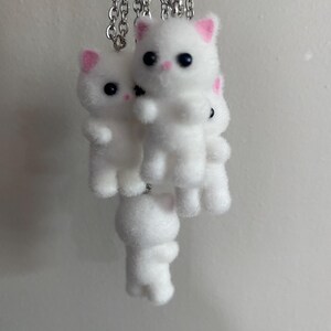 Fuzzy White Kitten-ketting