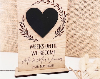 New Design Oak Wedding Countdown Plaque Sign Personalised Chalkboard Mr & Mrs Engagement Gift Stand Freestanding Wreath Design