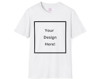 Könnte beinhalten: Weißes T-Shirt mit einem schwarzen Quadrat auf der Vorderseite, auf dem "Your Design Here!" steht.