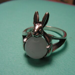 Kaninring med rosenkvarts och sterlingsilver