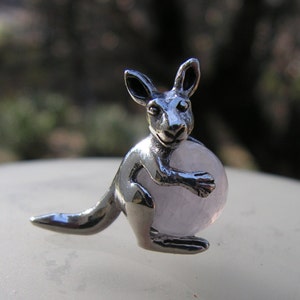 Kangaroo Pendant With Rose Quartz In Sterling Silver