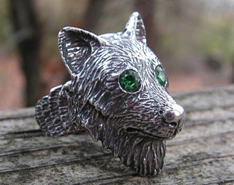 Wolf Ring With Emerald Eyes In Sterling Silver