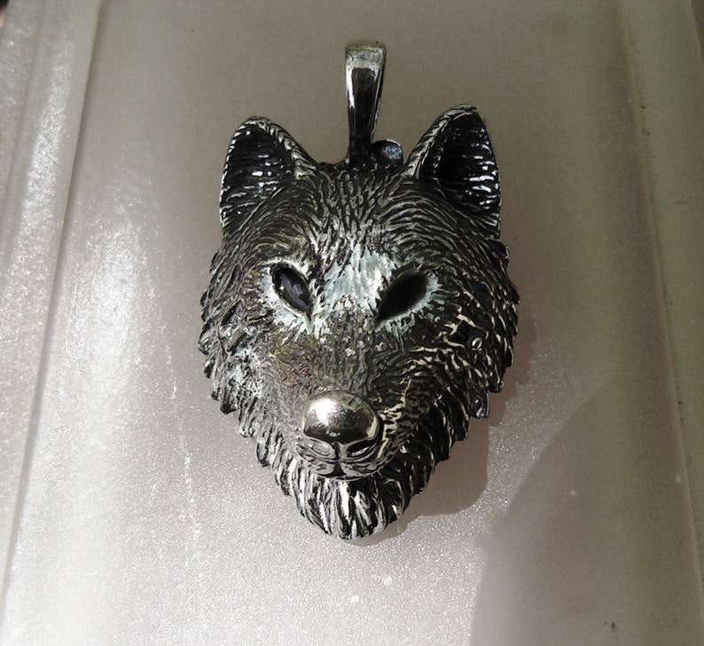 Timber Wolf Anhänger mit Braunen Augen aus Sterling Silber Bild 4
