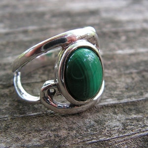 Cabochon Ring aus Sterlingsilber und Malachit